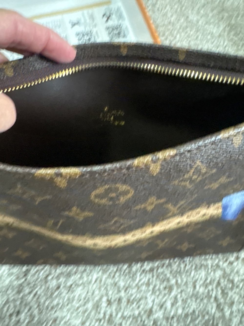 Faux Louis Vuitton on - Picture 2 of 3